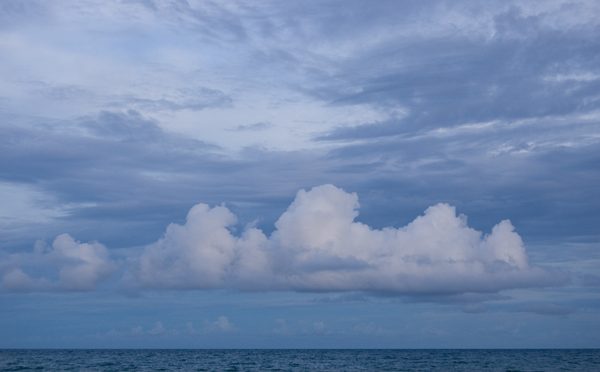 海と空と雲